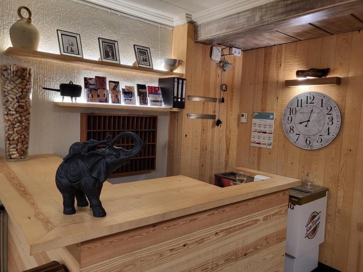 سانت إلاري ساكالم Hostal Torras المظهر الخارجي الصورة