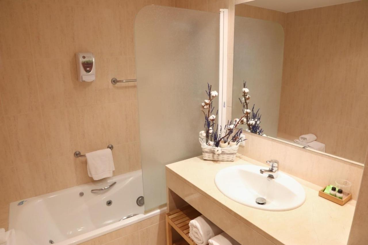 سانت إلاري ساكالم Hostal Torras المظهر الخارجي الصورة