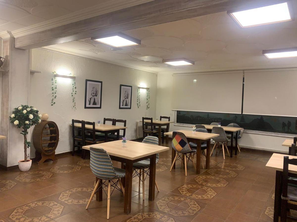 سانت إلاري ساكالم Hostal Torras المظهر الخارجي الصورة