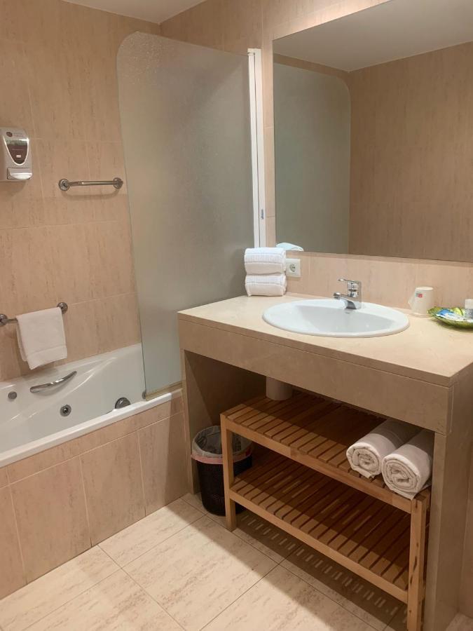 سانت إلاري ساكالم Hostal Torras المظهر الخارجي الصورة